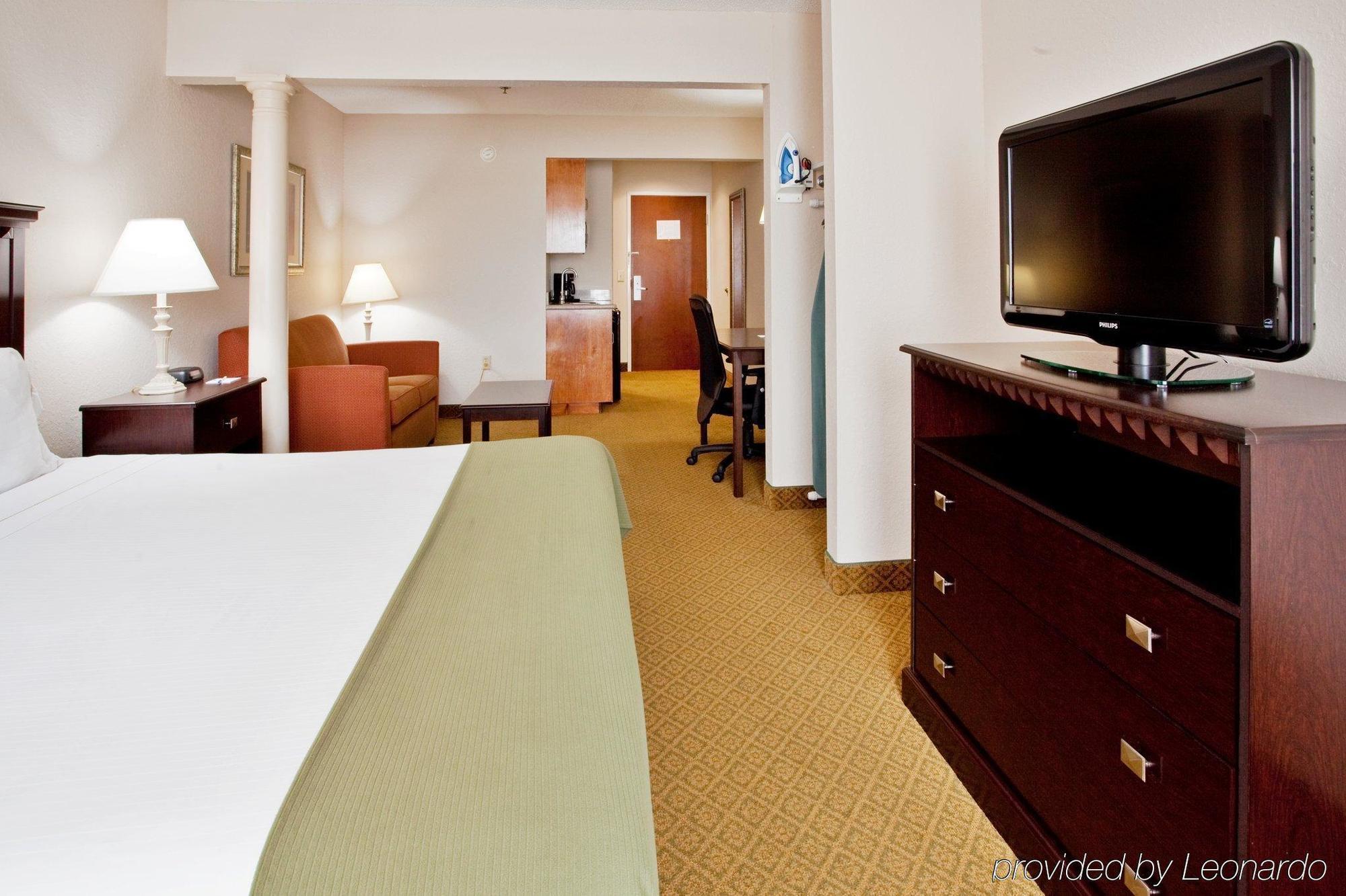 Holiday Inn Express Hotel & Suites Kinston, An Ihg Hotel Room photo